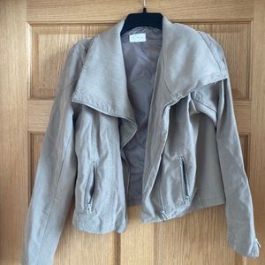 Super cute jacket!  Perfect for Fall!